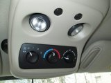 2005 Chevrolet Suburban 1500 LS 4x4 Controls