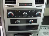 2009 Chrysler Town & Country LX Controls