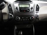 2010 Hyundai Tucson GLS AWD Controls