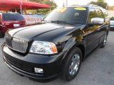 2006 Lincoln Navigator Luxury Front 3/4 View