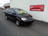 2009 Brilliant Black Crystal Pearl Chrysler Town & Country Touring #77635597