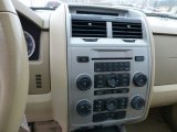 2009 Ford Escape XLT V6 4WD Controls