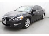 2013 Nissan Altima 2.5 SV Front 3/4 View