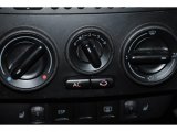 2005 Volkswagen New Beetle GLS Convertible Controls