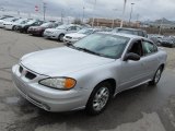 2003 Pontiac Grand Am SE Sedan Front 3/4 View