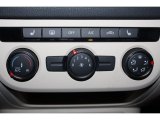 2013 Volkswagen Tiguan SE Controls