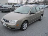 2005 Ford Focus ZX4 SE Sedan Front 3/4 View