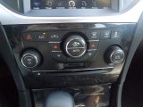 2012 Chrysler 300 C AWD Controls