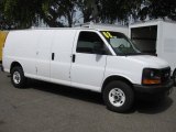 Summit White GMC Savana Van in 2008