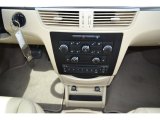 2010 Volkswagen Routan SE Controls