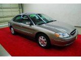 2003 Ford Taurus SEL Front 3/4 View