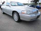 2003 Lincoln Town Car Signature Front 3/4 View