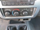 2007 Mitsubishi Raider LS Double Cab Controls