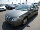 2005 Toyota Avalon Limited Front 3/4 View