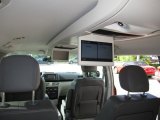 2010 Volkswagen Routan SE Entertainment System