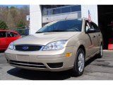 2006 Pueblo Gold Metallic Ford Focus ZXW SE Wagon #7977502