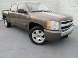 2007 Chevrolet Silverado 1500 LT Crew Cab Front 3/4 View