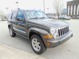 2005 Jeep Liberty Limited 4x4 Front 3/4 View