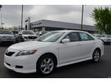 2009 Toyota Camry SE Front 3/4 View