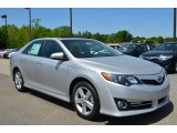 2013 Toyota Camry SE Front 3/4 View