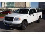 2006 Ford F150 XLT SuperCrew Front 3/4 View