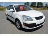 Clear White Kia Rio in 2009