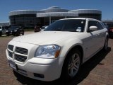 2005 Cool Vanilla White Dodge Magnum R/T #8036062