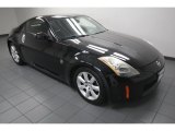 2005 Nissan 350Z Enthusiast Coupe Front 3/4 View