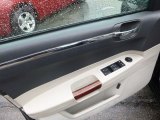 2007 Chrysler 300 C HEMI AWD Door Panel