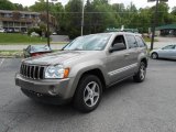 2006 Jeep Grand Cherokee Laredo 4x4 Front 3/4 View