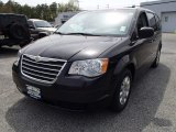 2009 Brilliant Black Crystal Pearl Chrysler Town & Country LX #81075622