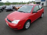 2007 Ford Focus ZX3 SE Coupe Front 3/4 View