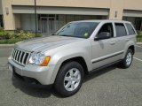 2008 Jeep Grand Cherokee Laredo 4x4 Front 3/4 View