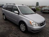 2007 Hyundai Entourage GLS Front 3/4 View