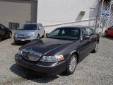 2004 Charcoal Grey Metallic Lincoln Town Car Signature #82161548