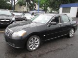 2006 Infiniti M 35x Sedan Front 3/4 View