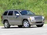 2006 Jeep Grand Cherokee Overland 4x4 Front 3/4 View