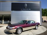 2007 Lincoln Town Car Signature Data, Info and Specs