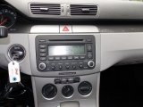 2006 Volkswagen Passat 2.0T Sedan Controls