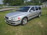 2004 Volvo V70 R AWD Front 3/4 View