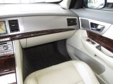 2010 Jaguar XF Premium Sport Sedan Dashboard