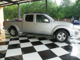 2007 Radiant Silver Nissan Frontier LE Crew Cab 4x4 #82970302