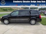 2013 Brilliant Black Crystal Pearl Chrysler Town & Country Touring #83102626