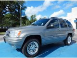 2002 Jeep Grand Cherokee Limited Front 3/4 View