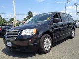 2009 Brilliant Black Crystal Pearl Chrysler Town & Country LX #83377634