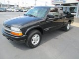 2002 Chevrolet S10 LS Extended Cab 4x4 Front 3/4 View