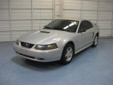 2002 Ford Mustang V6 Coupe Front 3/4 View