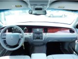 2005 Lincoln Town Car Signature Dashboard