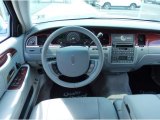 2005 Lincoln Town Car Signature Dashboard