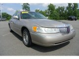 2000 Lincoln Town Car Signature Data, Info and Specs